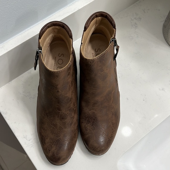 SOUL Naturalizer bootie.  Distressed medium brown faux leather.  Never worn - Picture 2 of 4